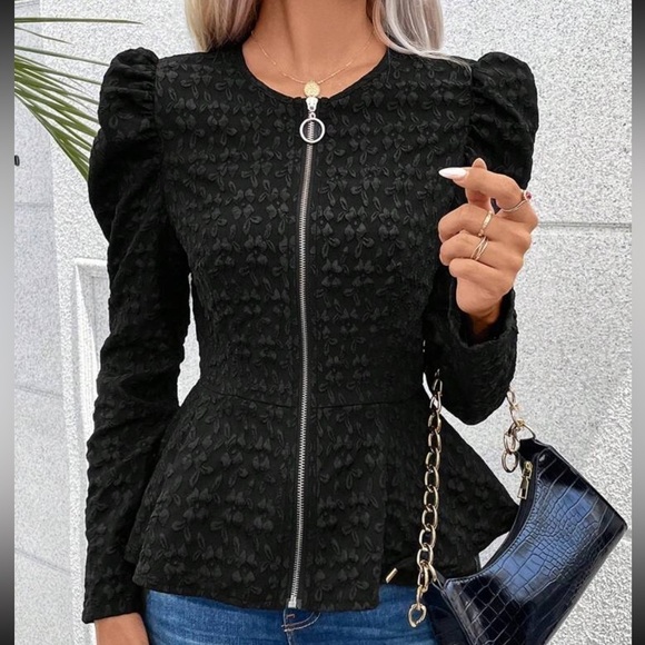 Tops - Black sweater‎